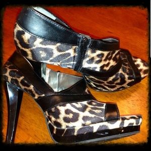 Carlos Santana Peep-Toe Heels
